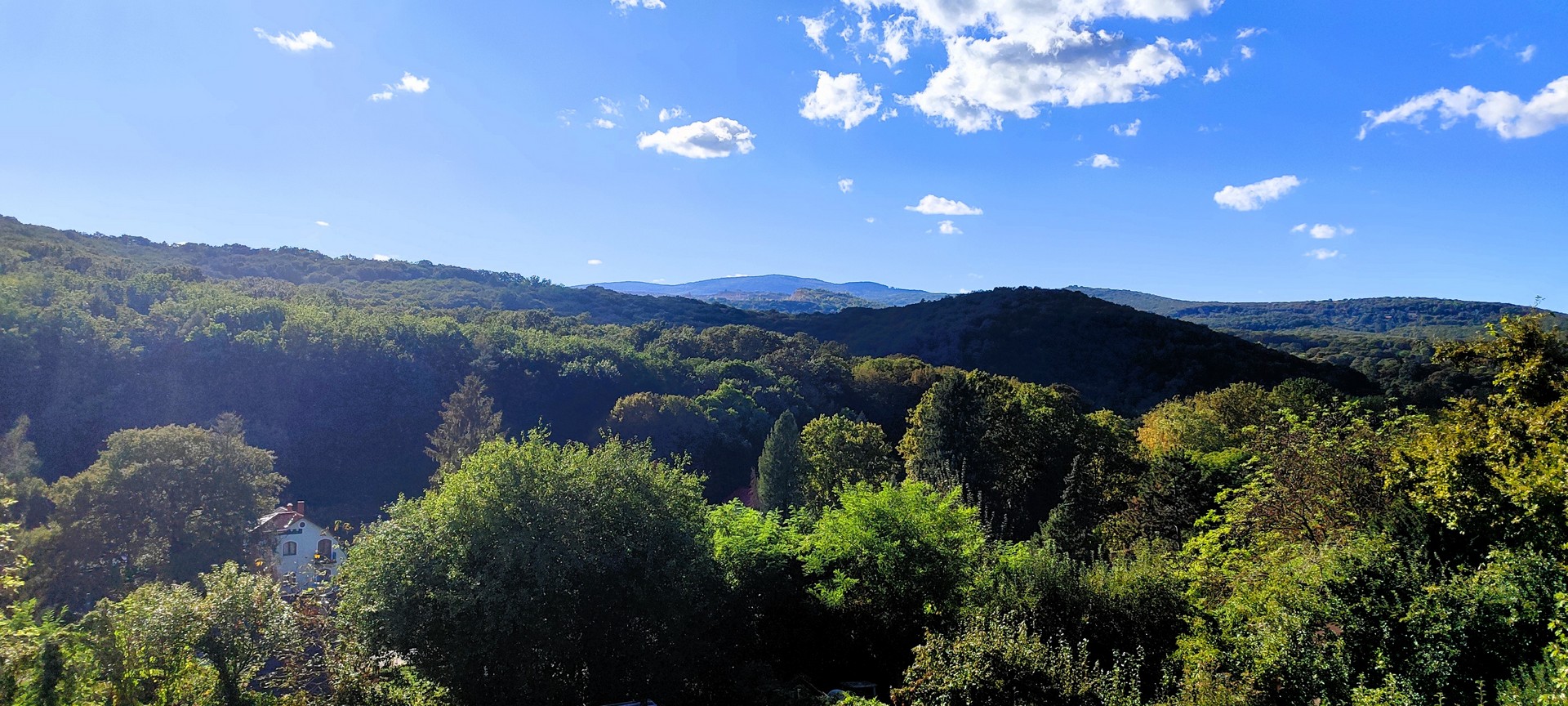 Kilátás a Bükk hegységre a Mókus apartmanból