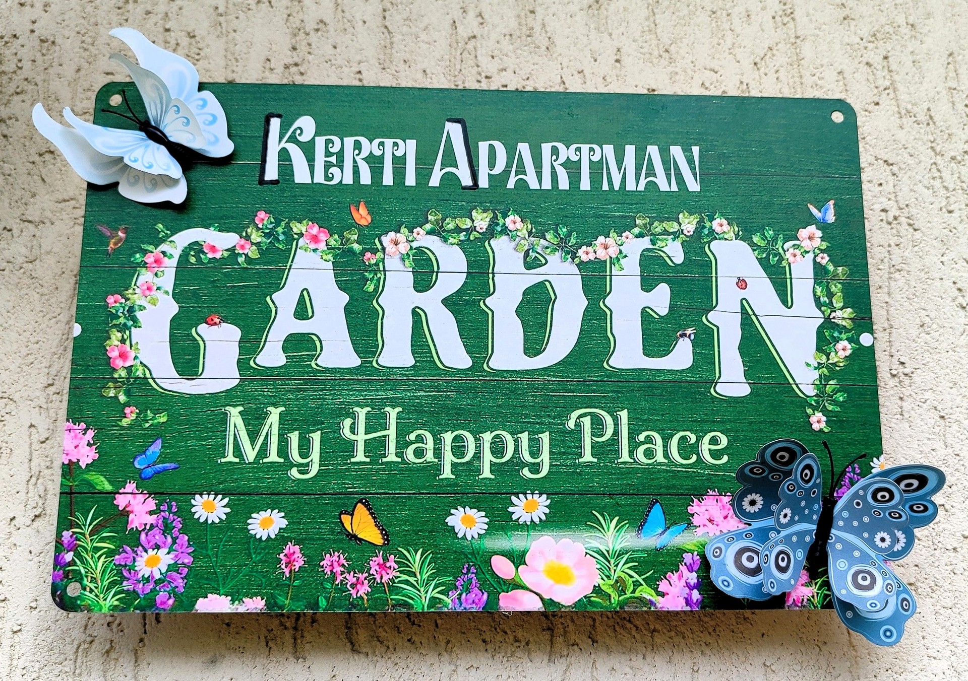 Garden apartman névtábla
